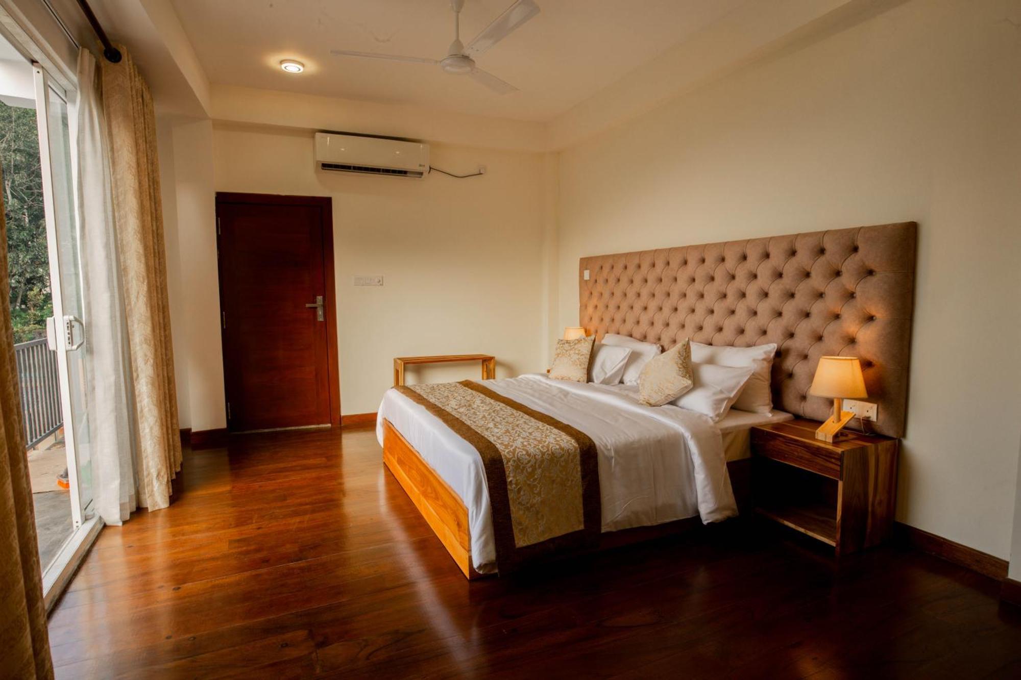 Отель Manthra Leisure Канди Экстерьер фото