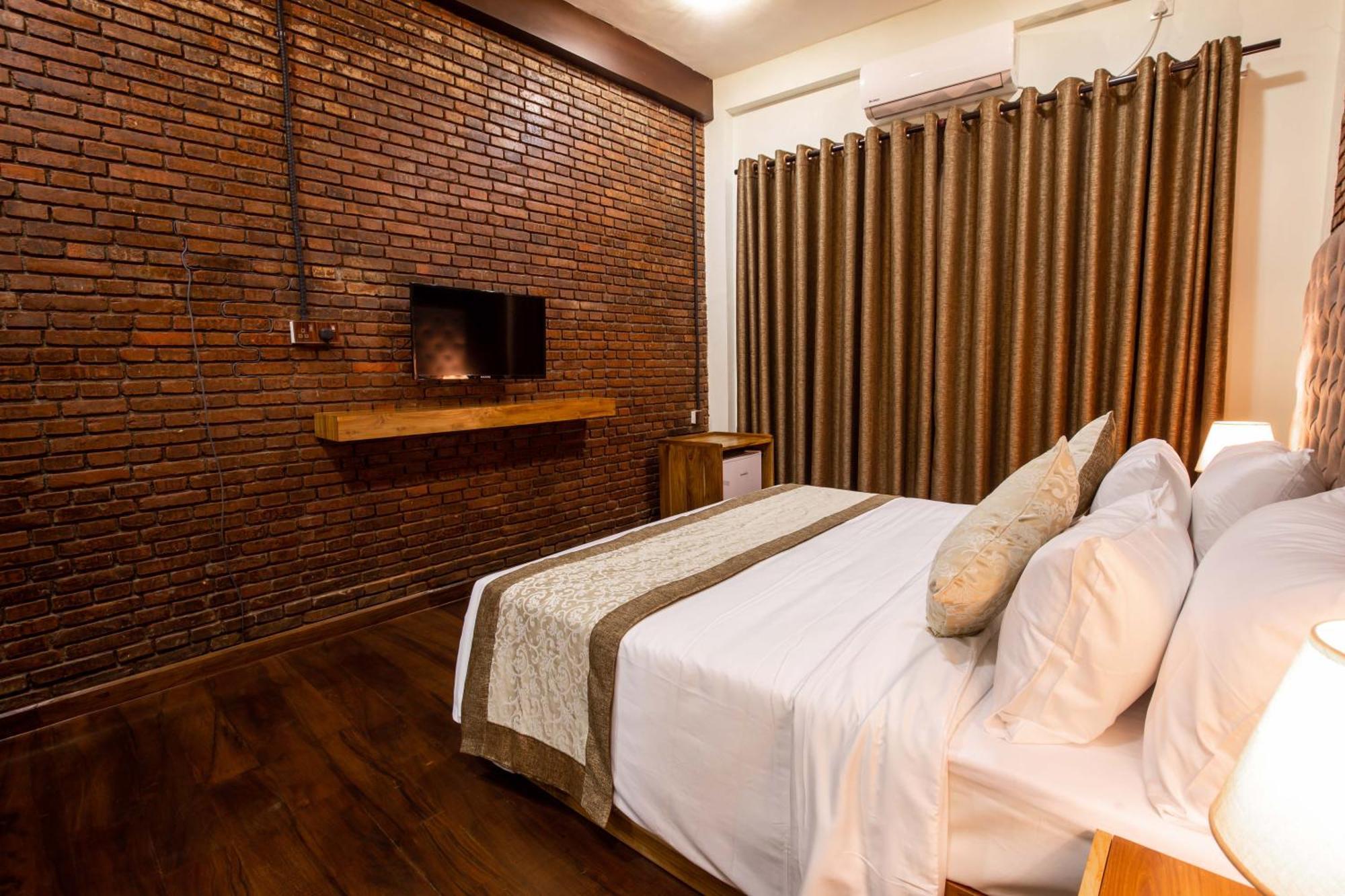 Отель Manthra Leisure Канди Экстерьер фото