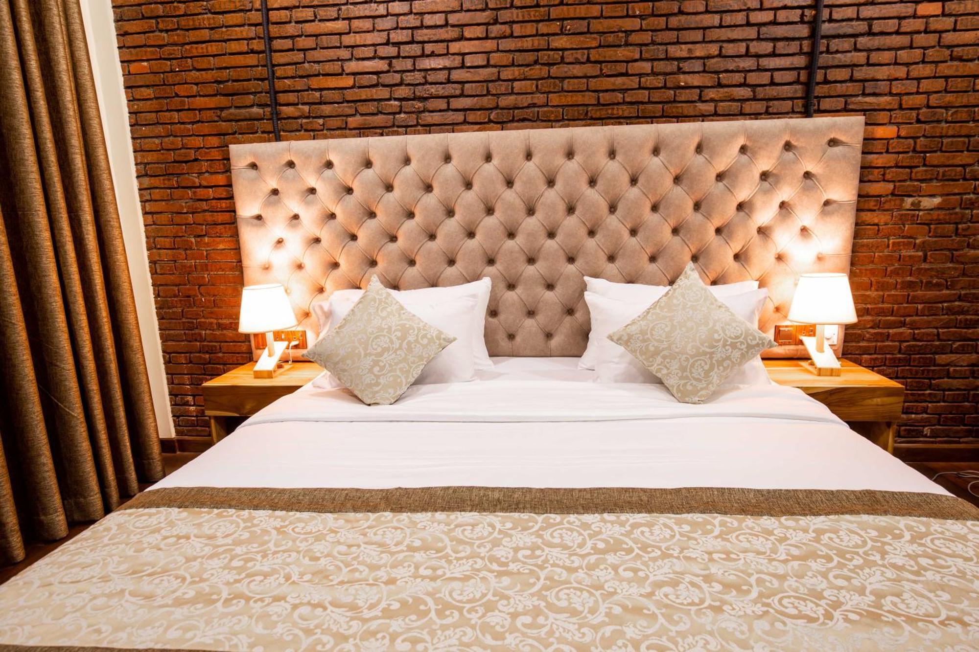 Отель Manthra Leisure Канди Экстерьер фото