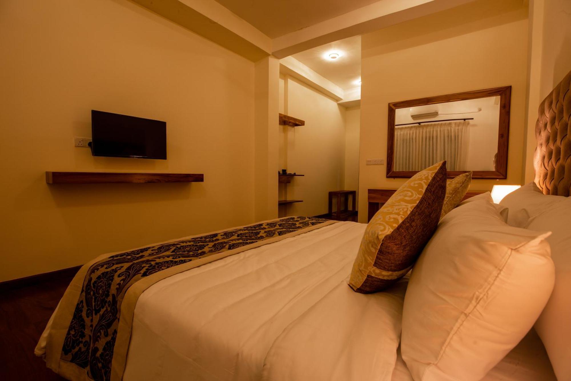 Отель Manthra Leisure Канди Экстерьер фото