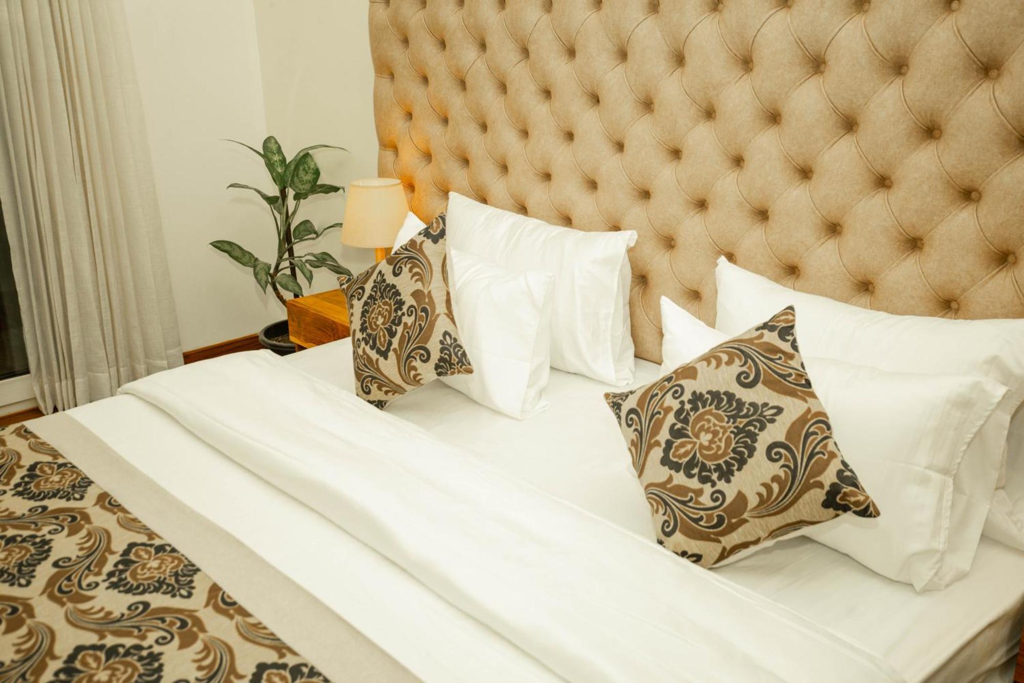 Отель Manthra Leisure Канди Экстерьер фото
