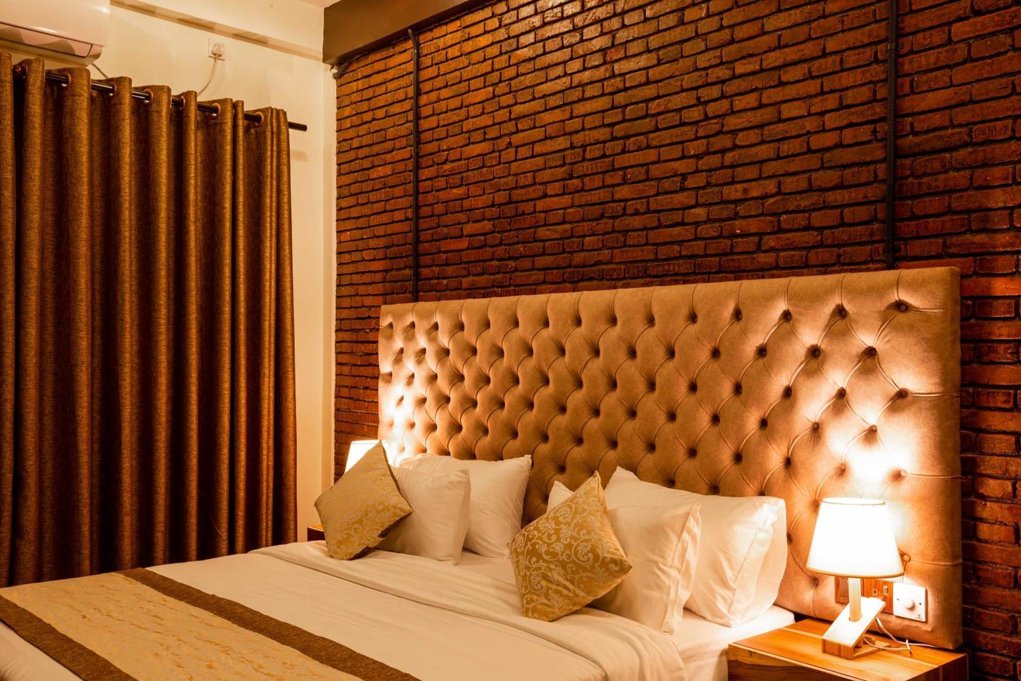 Отель Manthra Leisure Канди Экстерьер фото